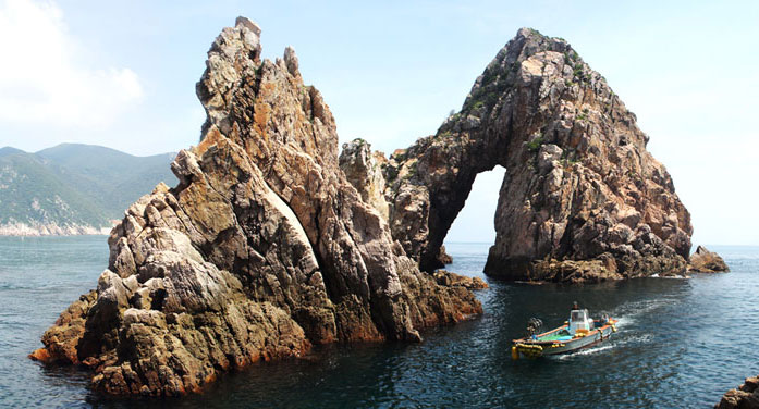 거친파도와 바람이 빚어낸 환상의 섬 홍도·흑산도