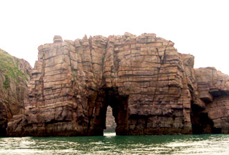 홍도 10경(독립문바위)