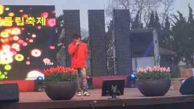 관광객과 지역민이 함께하는 노래자랑 사진