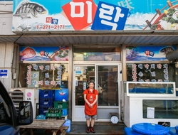 사용자 이미지 사장님및 간판샷.jpg