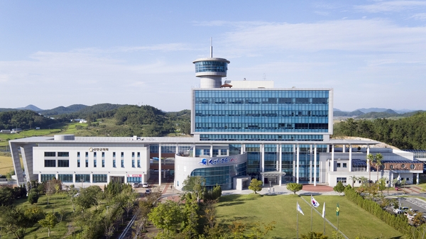 신안군청사가을전경 6