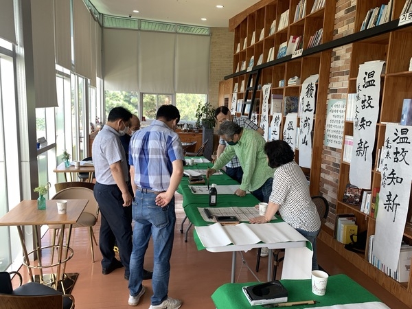 [저녁노을미술관] 신안 먹에 스미다 1