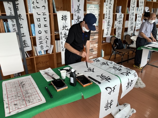 [저녁노을미술관] 신안 먹에 스미다 1