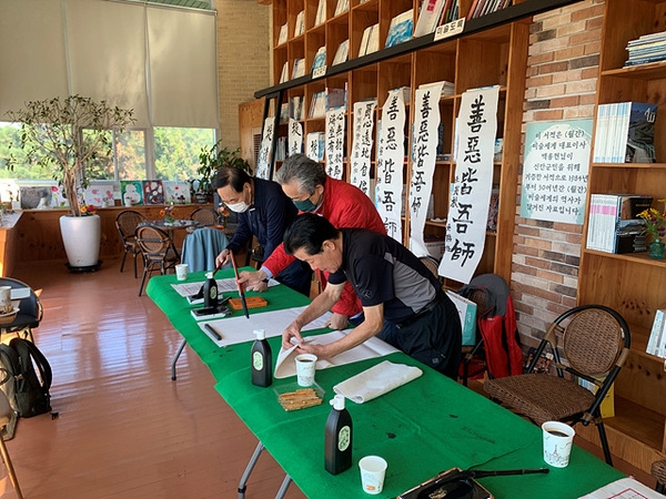 [저녁노을미술관] 신안 먹에 스미다 2