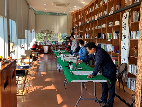 [저녁노을미술관] 신안 먹에 스미다 2