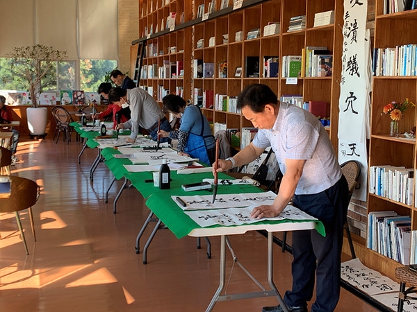 [저녁노을미술관] 신안 먹에 스미다 1