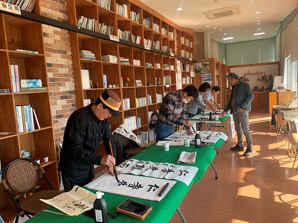 [저녁노을미술관] 신안 먹에 스미다 2