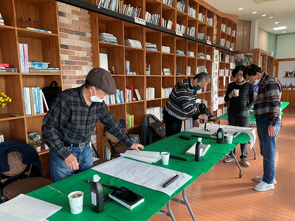 [저녁노을미술관] 신안 먹에 스미다 1