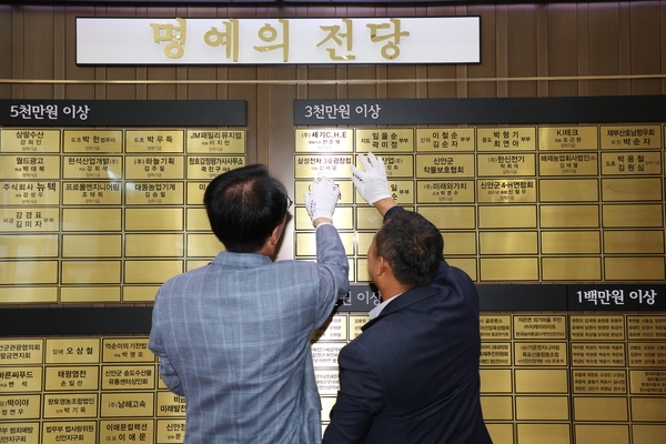 2023.06.05  삼성전자3호광장점 장학기금 전달식 3