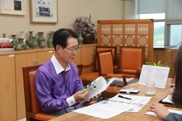 2023. 07. 12   신안군청 군수님실, 도선장-지속가능발전 협의회장 취임 인터뷰 1