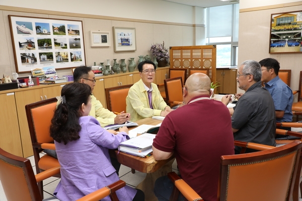 2023. 07. 25   신안군청 군수님실-보호수 스토리텔링 용역보고 3