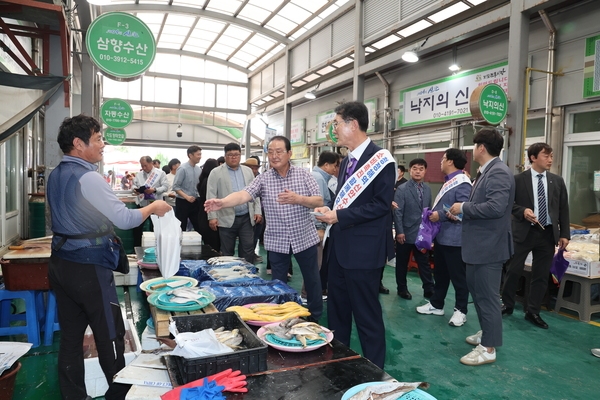 2023. 09. 23   지도읍 전통시장-우리지역 수산물 사주기 캠패인 2