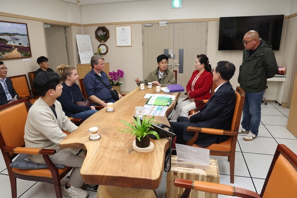 2023. 10. 23   신안군청 군수님실-조경관련 업체대표 간담회 1