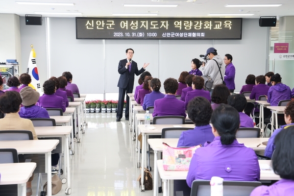 2023. 10. 31   신안군 가족센터-신안 1004책방 및 공동육아나눔터 개소식 1