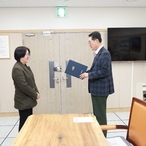 20231127_신안군청 군수님실-전입(박미진)공무원 임용장 교부식