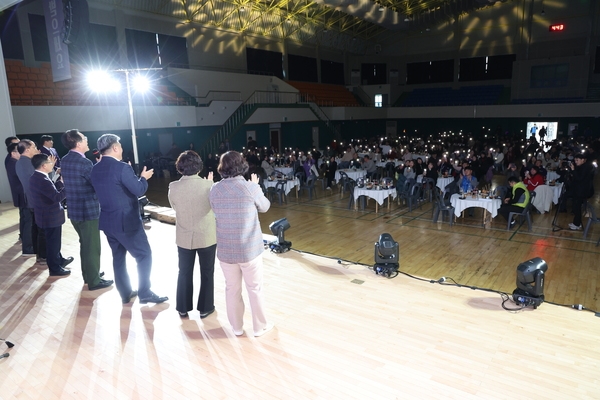 2023. 12. 28    신안군 직원 한마음 힐링 음악회 4