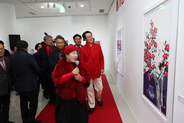 2024.12.14_ 김은옥 애기동백 사랑일기 초대전 개막식 4