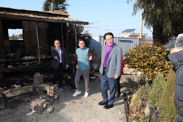 2024.12.17_ 압해읍 송공리 주택화재 현장 방문 3