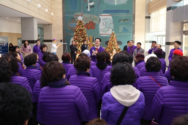 2024.12.18_ 자은면 여성단체협의회 선진지견학 격려 2