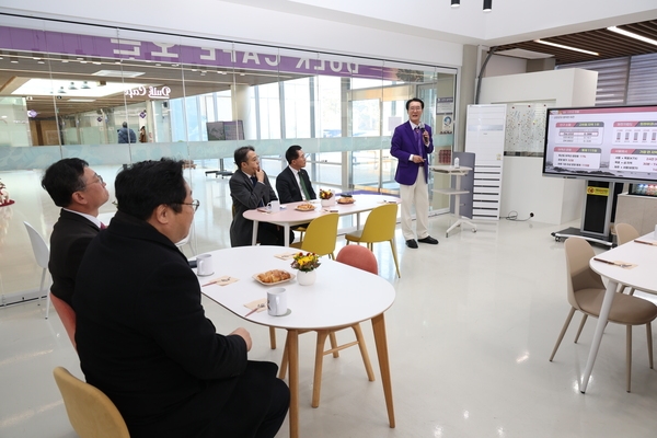 2024.12.19_ 저출생 대응을 위한 정책 간담회(저출생고령사회위원회 방문) 1