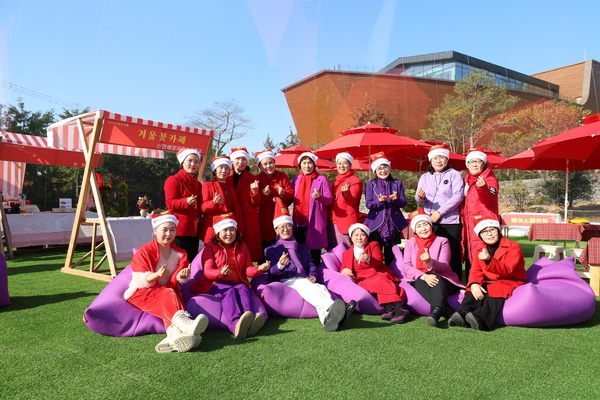 2024.12.19_ 신안군 여성단체회원 겨울꽃축제장 방문 격려 4