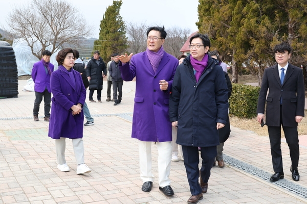 2025.02.23_ 김경수 전 경남지사 임자면 방문 5