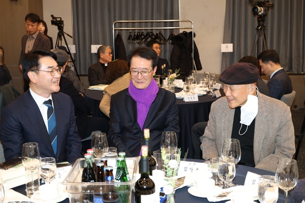 2025.03.20_ 윤공희 대주교님 평전 헌정식 4