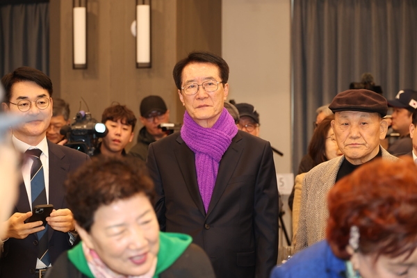 2025.03.20_ 윤공희 대주교님 평전 헌정식 5