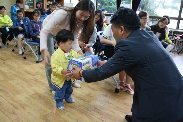 섬들의 고향 신안군, 제93회 어린이날 맞아 아동복지시설 위문1