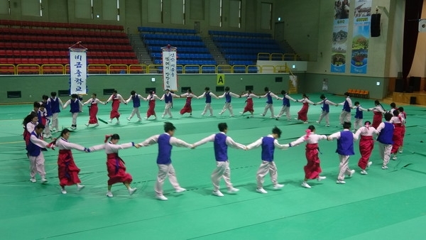 신안 ‘비금뜀뛰기강강술래’ 전남민속예술축제 청소년부 대상 수상1