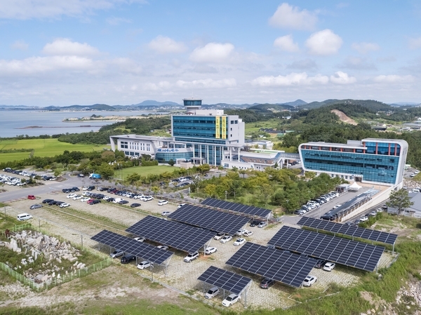 신안군 탄소중립(Net-Zero) 실현 선두주자..'군청사에 태양광 발전시설 설치'1