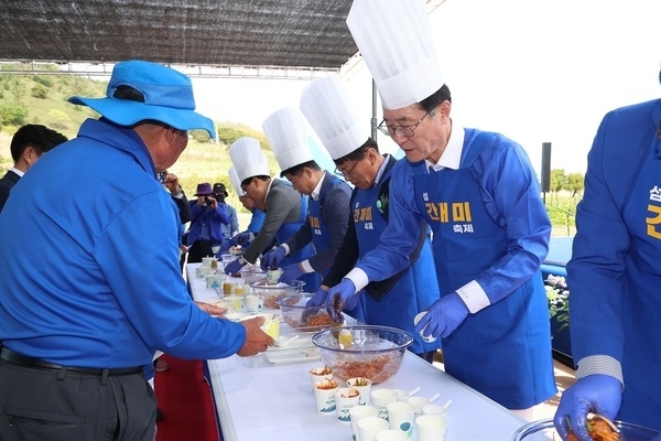 입안에서 새콤~달콤~ 간재미가 춤추는 맛의 축제!..'간재미와 수국, 맛과 멋의 환상적인 조합'1