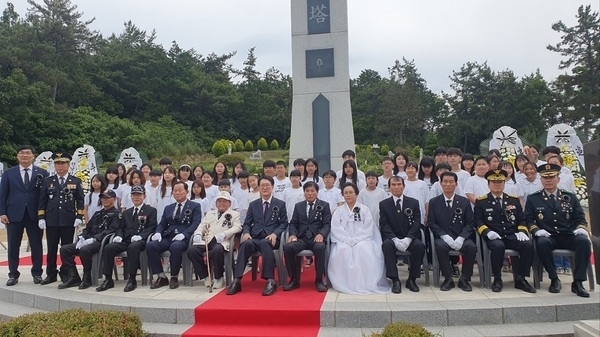 신안군, 제69회 현충일 추념식 거행..'14개 전 읍·면 충혼탑에서 동시에 울려 퍼진 현충일 추모'1