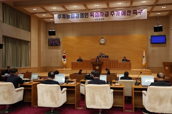 신안군의회 제325회 임시회 개회..'후계농업경영인 육성자금 배정 운영 대책 마련 촉구 건의'1