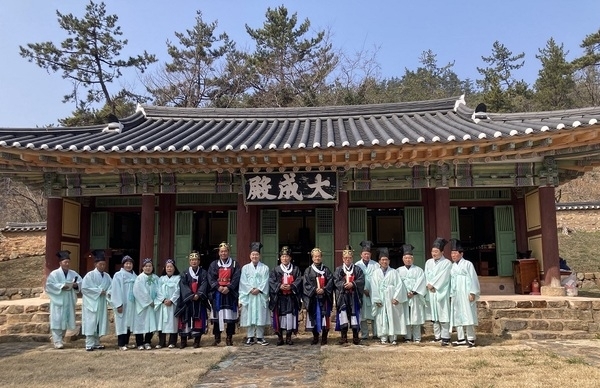 신안 지도향교, 공기 2576년 춘기 석전대제 봉행..'1897년 문묘(文廟) 배향 및 교육기관으로 건립된 지도향교'1