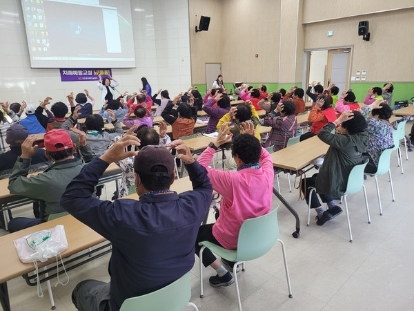 신안군, 치매안심마을 프로그램 주민 큰 호응..'치매예방프로그램 통해 인지 기능 향상 및 우울감 완화 효과 기대'1