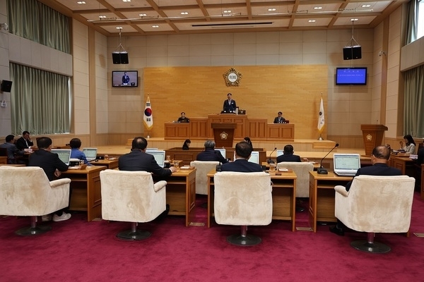 신안군의회 제328회 제1차 정례회 개회..'2024회계연도 결산 승인안 및 조례안 등 처리'1