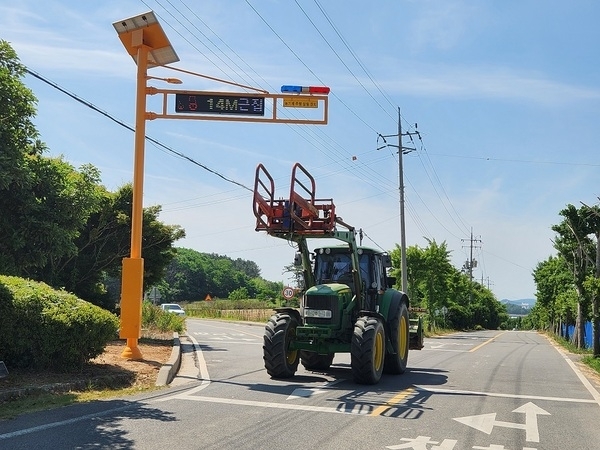 신안군! 농기계 교통안전사고 IoT 기술로 예방한다..'IoT(사물인터넷) 기반 농기계 사고감지시스템 설치 시범사업 추진 완료'1