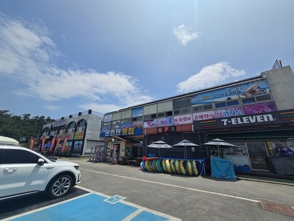 신안군, 첫 골목형상점가 5개소 동시 지정으로 지역 상권 활성화 나선다..'온누리상품권 사용 가능, 소비 촉진 및 상권 경쟁력 강화 기대'1