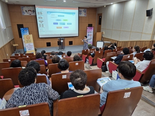 신안군 어린이·사회복지급식관리지원센터, ‘2025 조리 종사자 집합 교육' 개최..'한국폴리텍대학 전남 캠퍼스 방문으로 현장 역량 강화'1