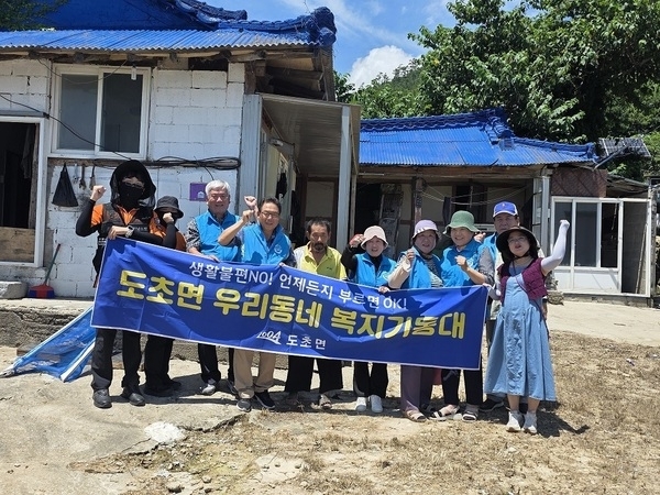 도초면 복지기동대-신안소방서 119생활안전순찰대, 주택 화재 안전진단 및 생활 불편 해소 협업..'취약계층 10여 가구 대상, 생활 밀착형 안전 서비스 제공'1