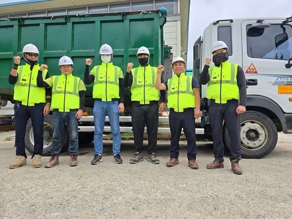 신안군, 청소행정 종사자 온열질환 예방 총력전..'폭염 5대 수칙 ‘물, 바람·그늘, 휴식, 보냉장구, 응급조치’ 예방체계 강화'1