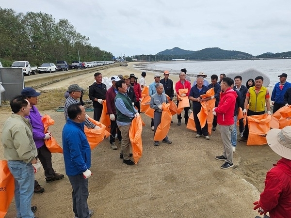 신안군 비금면 이장협의회 해양정화 활동 전개1