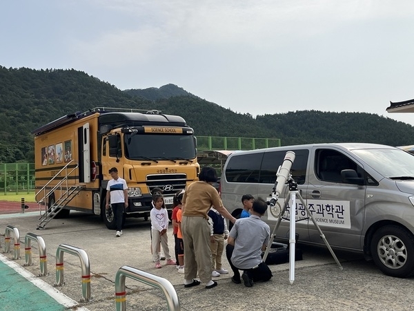 신안군, 국립광주과학관 후원회와 함께하는 ‘찾아가는 과학관’ 성료..'도서지역 초등학생들에게 과학 체험 기회 제공'1