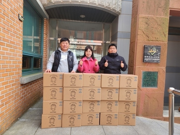 신안 이지팜 이지훈 대표, 새해 맞아 지역 아동에 상추 100박스 기부1