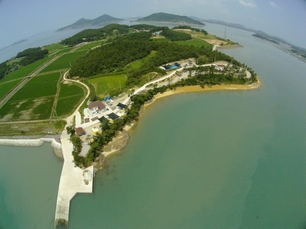 안좌면 존포리에 위치한 하늘바다캠핑장입니다. 1