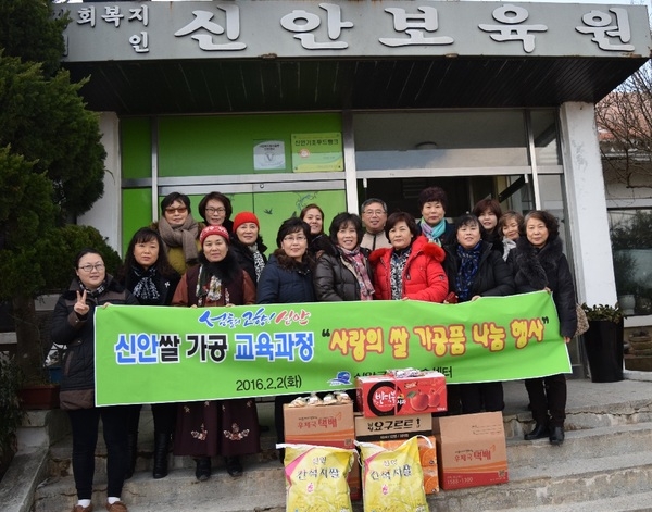 신안군, 설 명절 맞아 사랑의 쌀 가공품 나눔 행사 펼쳐..