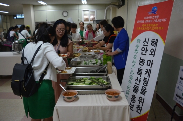 “신안 농특산물 쩐빵! (최고)”..신안군, 중국인 대상 농특산물 시식 행사 개최 2