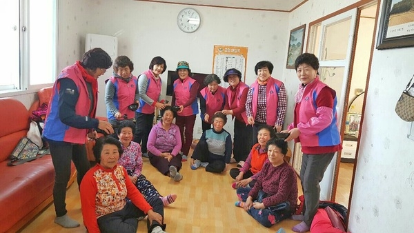 신안군 암태면 생활개선회, 김치교육부터 경로당 봉사까지..'농한기에 지역사회를 위한 재능나눔 실천' 1