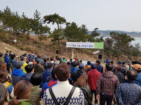 신안군, “제72회 식목일 나무심기 행사” 개최..